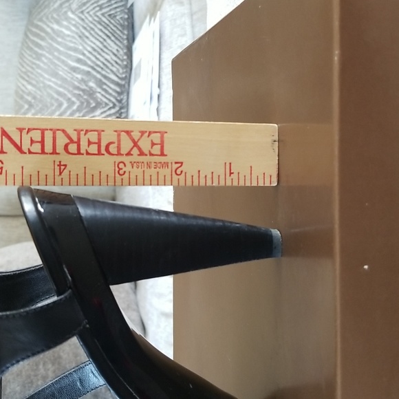 Audrey Brooke Black Leather Sandals Heels Size 6.5M - Picture 11 of 11